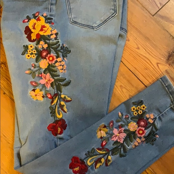 Embroidered Jeans - Picture 6 of 8